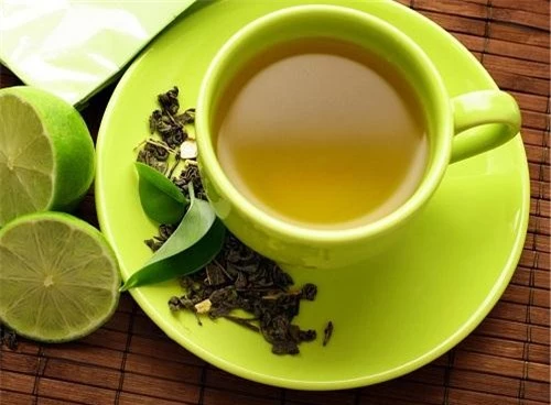 Trà xanh là một lựa chọn tuyệt vời vào buổi trưa. Trà xanh là một lựa chọn tuyệt vời vào buổi trưa.