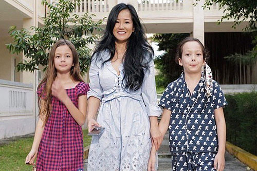 Ba mẹ con Hồng Nhung kết thúc cách ly tập trung