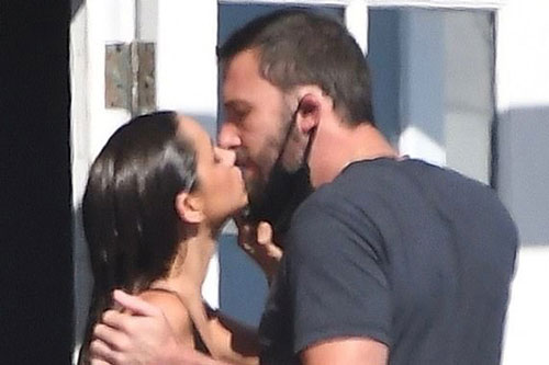 Ben Affleck đến trường quay thăm bạn gái