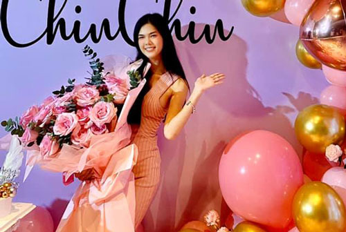 Sinh nhật ngập bong bóng của 'bản sao Ngọc Trinh'