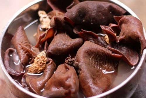 Mộc nhĩ ăn rất ngon nhưng ăn kiểu này thì "đại kị", đưa thêm mầm bệnh vào người