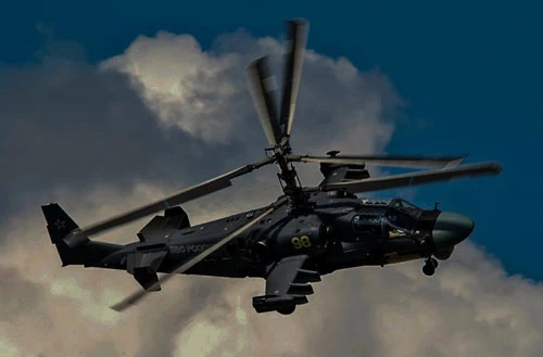 Trực thăng chiến đấu Ka-52M sẽ tiêu diệt một tiểu đoàn xe tăng chỉ trong vài phút. Ảnh: Avia - Pro.