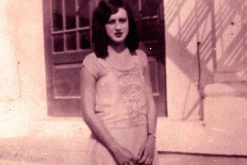 Yêu mù quáng, bác sĩ Đức khiêu vũ với người chết suốt đêm