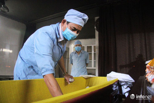 Lạnh người với 'nghề trang điểm cho xác chết'