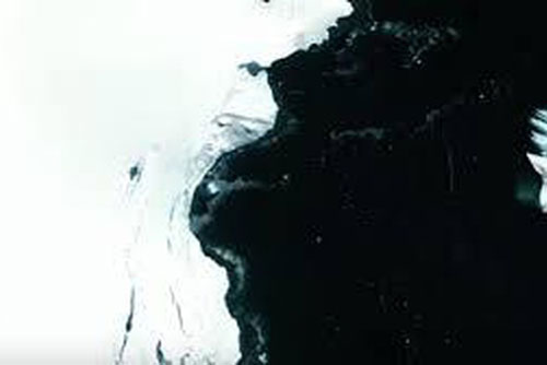 Vật thể bí ẩn giống UFO bị mắc kẹt ở Nam Cực