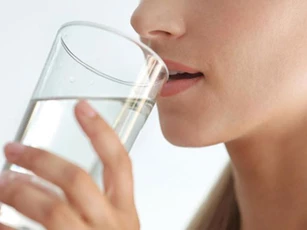 Sáng ngủ dậy chăm chỉ uống ly nước rẻ tiền này tốt hơn dùng 'nhân sâm', vừa tốt cho sức khỏe lại giúp phòng hàng loạt bệnh tật