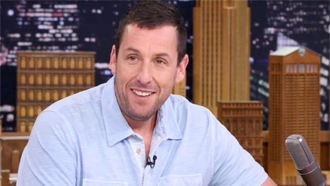 9. Adam Sandler - 41 triệu USD. Adam gần dây ký hợp đồng một bộ phim khác với Netflix. Bộ phim Murder Mystery của anh cũng rất ăn khách trên nền tảng trực tuyến này.