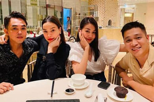 Lâu lắm mới thấy Hà Hồ và Thanh Hằng ngồi chung một bàn tiệc, nhan sắc đúng không phải dạng vừa