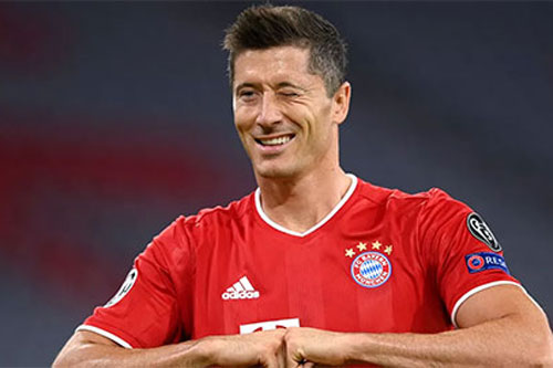 Lewandowski ghi bàn hơn cả đội Barca ở Champions League mùa này