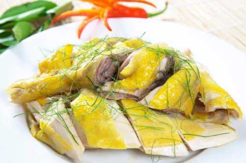 Luộc gà xong chớ vội bỏ ra đĩa, ngâm vào loại nước này trong 3 phút gà sẽ giòn chắc, chặt không lo nát