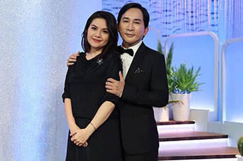 'Ông hoàng cải lương' Kim Tử Long thú nhận ngoại tình với fan trước mặt vợ kém 11 tuổi