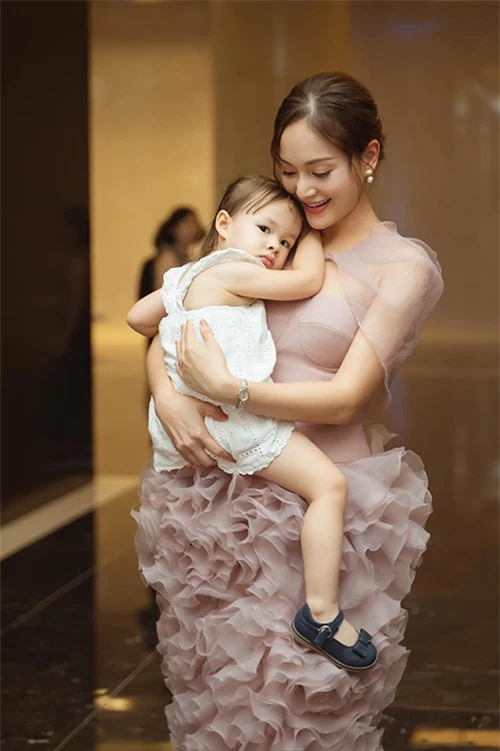 Lan Phương và con gái Lina Linh.