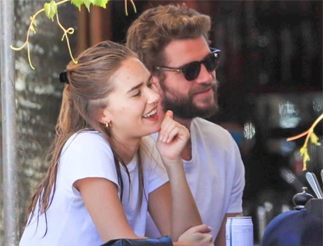 Miley Cyrus và Liam Hemsworth sau một năm ly hôn - 13