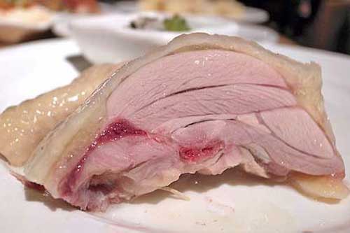 Mẹo đơn giản để khắc phục tình trạng luộc thịt gà - vịt hay bị đỏ hiệu quả nhất