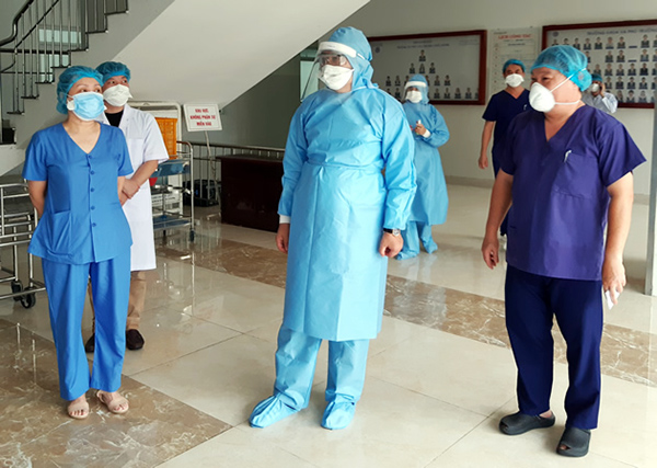 Chậm nhất ngày 13/8 hoàn tất lấy mẫu, xét nghiệm tất cả bệnh nhân xuất viện tại BV Đà Nẵng từ 15/7