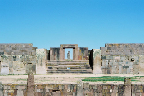 Thành phố Tiwanaku và những bí ẩn cổng mặt trời