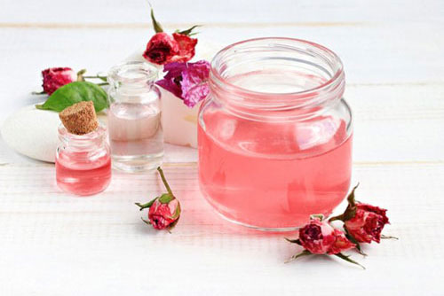 Mụn biến mất hoàn toàn bằng công thức đơn giản với nước hoa hồng