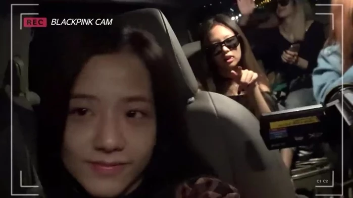 Visual nhà BLACKPINK – Jisoo xinh đẹp bất chấp dù chụp bằng camera thường chưa qua chỉnh sửa. Bên cạnh đó, gương mặt mộc không tì vết của nữ thần tượng cũng khiến fan bấn loạn – Ảnh: Internet