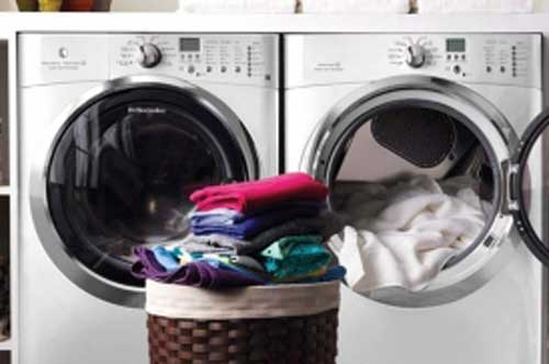 Nhân viên khách sạn tiết lộ bí quyết "vàng" giúp giặt đồ bằng máy cực phẳng, vết bẩn nào cũng sạch