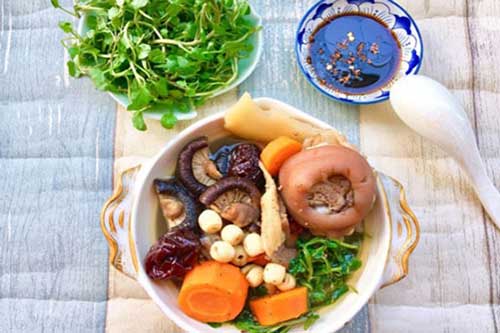 Cách làm món chân giò hầm hạt sen thơm ngon ngây ngất