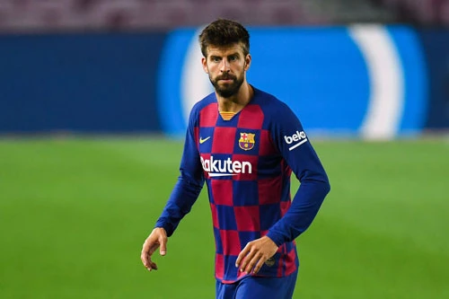 Trung vệ: Gerard Pique (Barcelona).