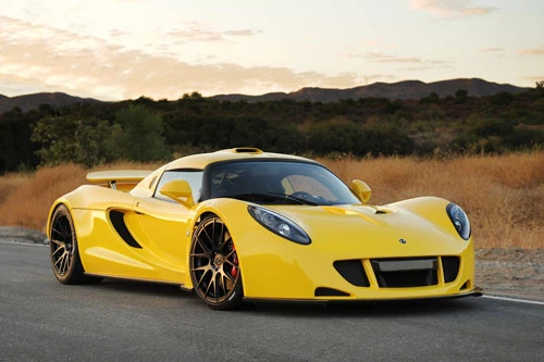 3. Hennessey Venom GT (vận tốc tối đa: 435 km/h).