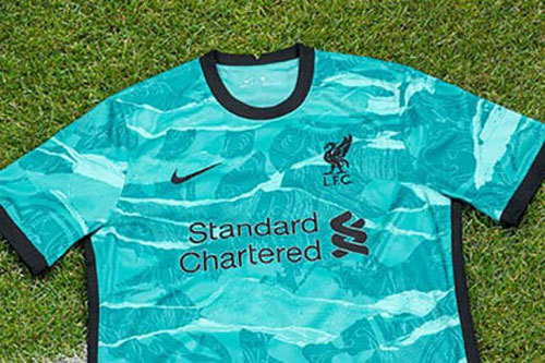 Fan Liverpool phẫn nộ khi CLB ra mắt áo đấu màu xanh lạ mắt