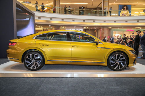 Xe sedan đẹp long lanh, động cơ tăng áp, giá hơn 1,2 tỷ đồng