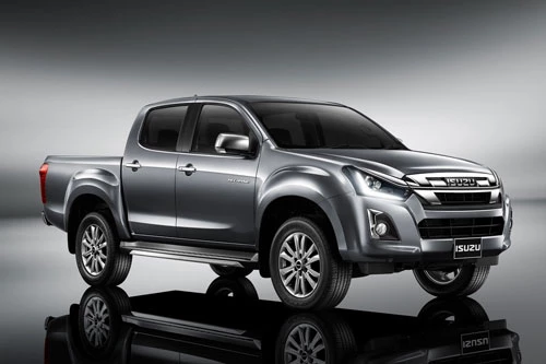 =4. Isuzu D-Max (doanh số: 17 chiếc).