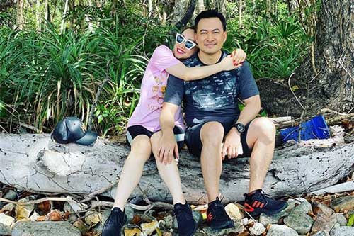 Chi Bảo quấn quýt bạn gái ở Côn Đảo