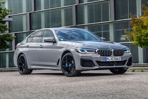 BMW 545e xDrive Hybrid 2021.