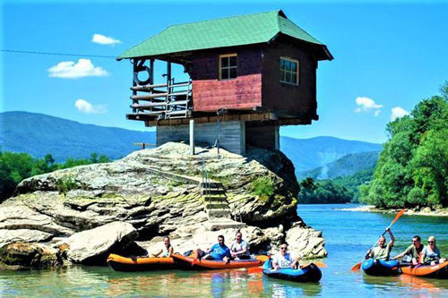 Bí ẩn về ngôi nhà 'cô độc' nhất thế giới