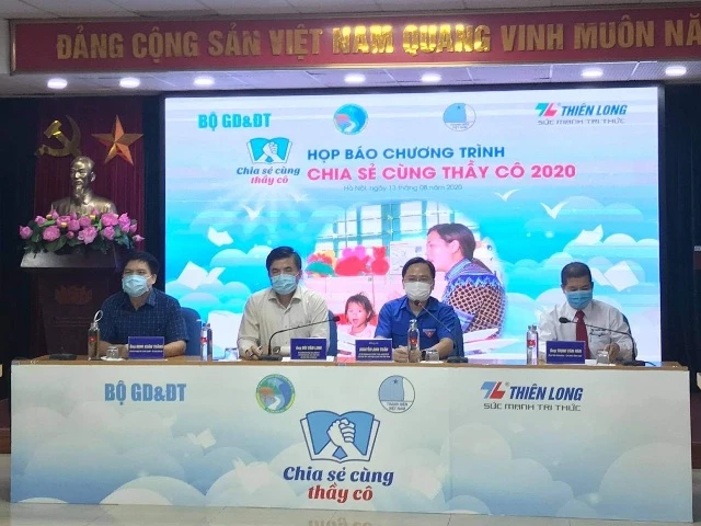 Họp báo Chương trình “Chia sẻ cùng thầy cô” năm 2020