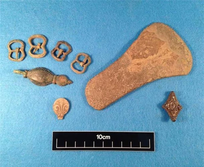 Dò kim loại, phát hiện kho báu quốc gia vô giá 3.000 năm tuổi - Ảnh 2.