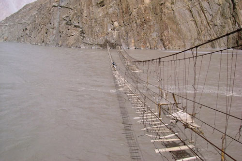 Bạn có đủ can đảm đi qua những cây cầu đáng sợ nhất thế giới