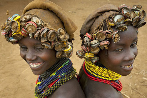 Thời trang 'đồng nát' độc nhất vô nhị của bộ lạc ở Ethiopia