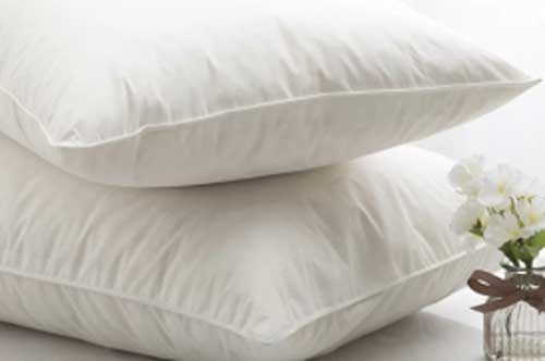 Nhân viên khách sạn tiết lộ 3 bước đơn giản giúp ruột gối căng phồng như lúc mới mua