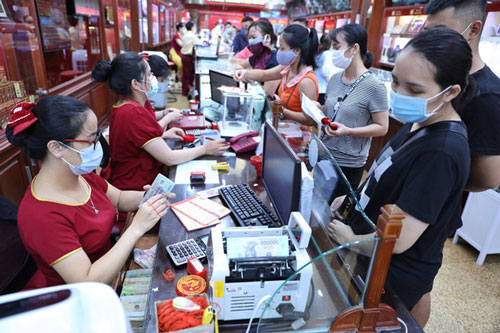 Giá vàng "nhảy múa": Người vui mừng hỉ hả, kẻ khóc hết nước mắt