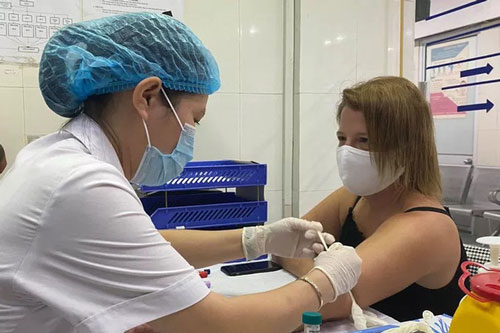 Kêu gọi người khỏi COVID-19 hiến huyết tương điều trị bệnh nhân nặng