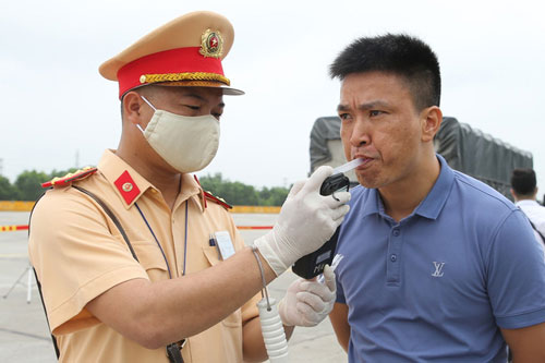 10 ngày kiểm tra, CSGT phát hiện 3.300 lái xe vi phạm nồng độ cồn, phạt 16,8 tỷ đồng