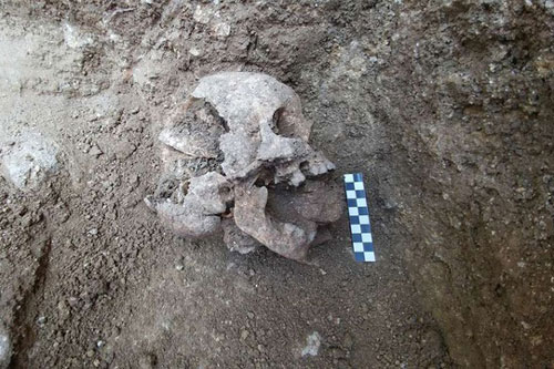 Bộ hài cốt “ma cà rồng” 1.500 tuổi tại Italia