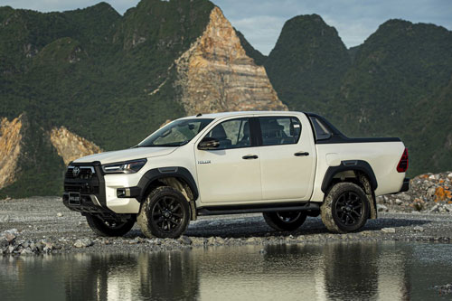 Toyota Hilux 2020 ra mắt tại Việt Nam, giá từ 628 triệu, ‘đe nẹt’ Ford Ranger