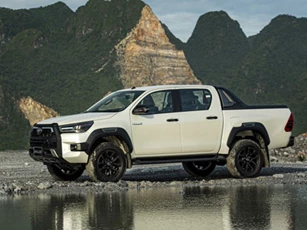 Toyota Hilux 2020 ra mắt tại Việt Nam, giá từ 628 triệu, ‘đe nẹt’ Ford Ranger