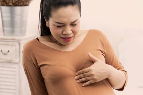 Sáng thức dậy thấy những cảm giác này ở ngực, có thể bạn đang mắc bệnh liên quan đến tim, hệ hô hấp hoặc tiêu hóa