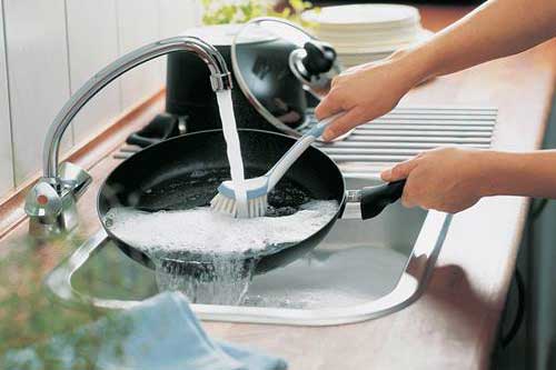 Mẹo hay khử bay mảng bám, vết cháy ở xoong nồi cực nhanh