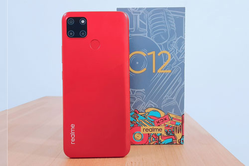 Trên tay Realme C12: Pin 6.000 mAh, 3 camera sau, giá gần 3 triệu