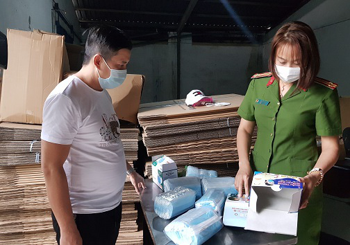 Tạm giữ gần 900.000 khẩu trang y tế không rõ nguồn gốc