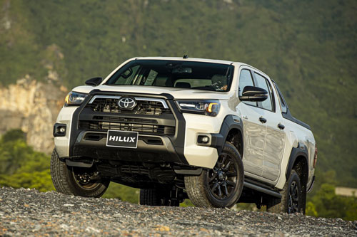 Cận cảnh Toyota Hilux 2020 ra mắt tại Việt Nam: ‘Lột xác’, tăng công suất, giá từ 628 triệu