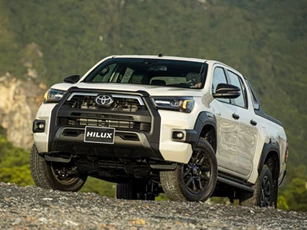 Cận cảnh Toyota Hilux 2020 ra mắt tại Việt Nam: ‘Lột xác’, tăng công suất, giá từ 628 triệu