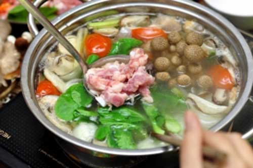 Những loại rau cho vào nổi lẩu dễ sinh độc ảnh hưởng đến sức khỏe, mang họa vào thân